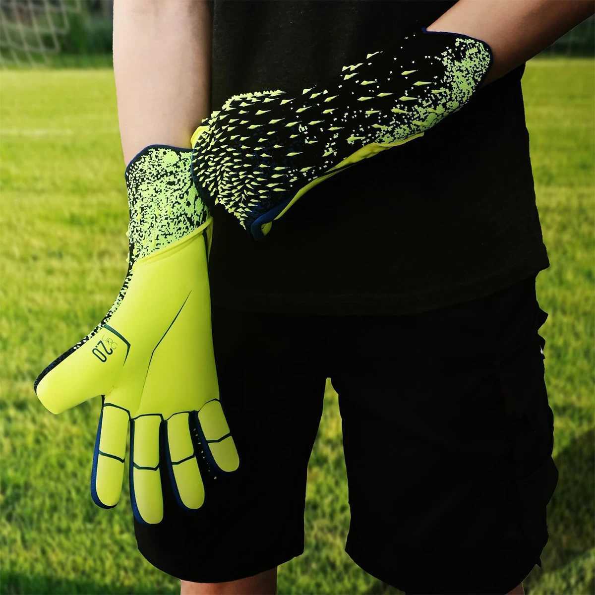 Super grip goalkeeper gloves PU anti slip latex palm and rubber spinning hand back design make it the best football company.XJ250412