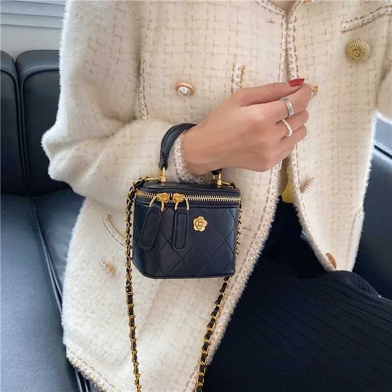Mini Straw Bucket Crossbody bag For Women Summer Weave Womens Brand Handbags And Purses Fashion Chain Simple Shoulder BagsT2511112