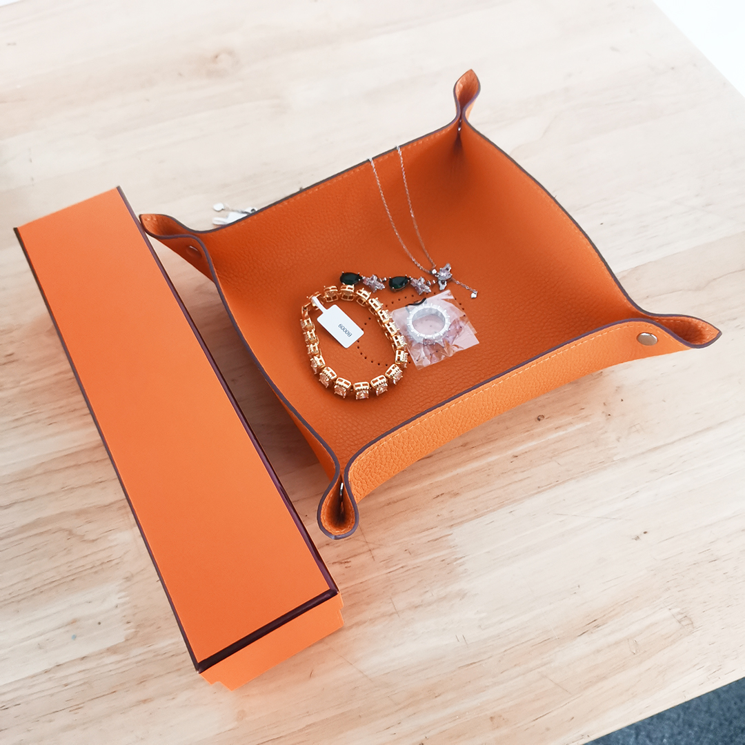 2025 New In H letter Handmade Cowhide Tray key jewelry tray Luxury Fashion Jewelry Packaging Box Holiday Gift Meeting Gift Lover Gift, with box