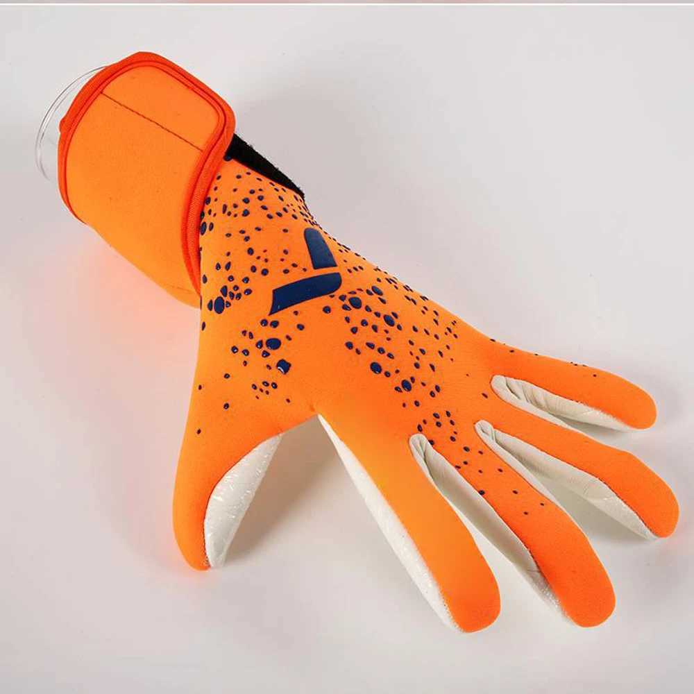 Goalkeeper gloves provide excellent protection for fingers preventing injuries. Football gloves and finger protection gloves for teenagersXJ250412