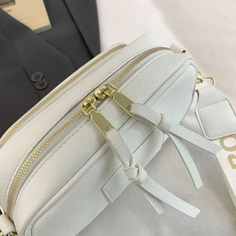 New Versatile Letter-Shaped Small Bag Stylish And Lightweight Womens Casual Single-Shoulder Crossbody BagT2511112