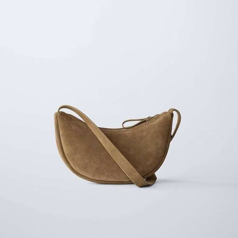Women's 2025 Spring/Summer New Item Niche Design Rivet Decoration Daily Matching Casual Bag