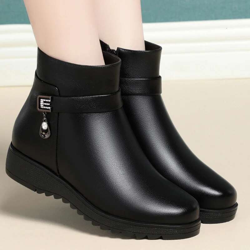 2025 New Soft Shoes Women's Wool Side Zipper Thick Bottom Short Casual Round Head Designer Fashion Flat Shoes