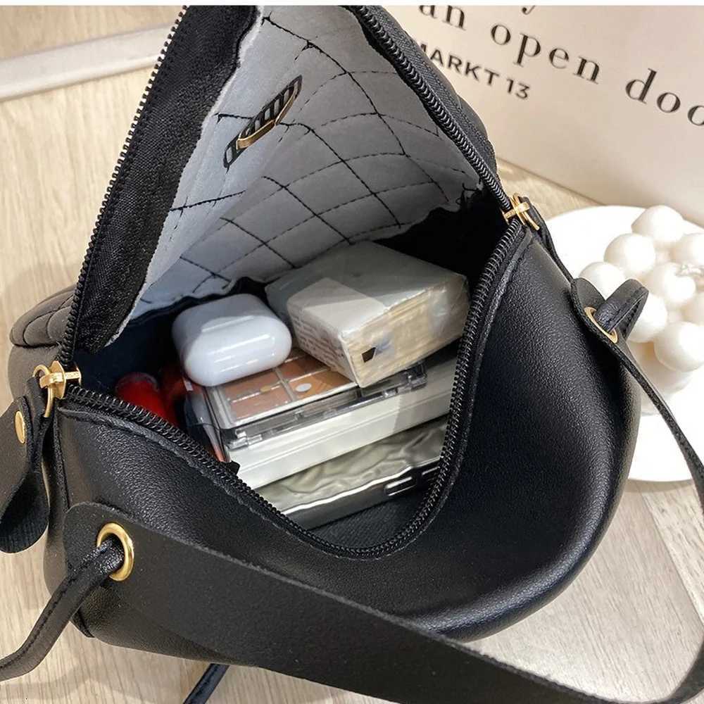 Leisure diamond patterned embroidered hand-held small round bag new fashionable and simple double heron decoration womens crosT2511112