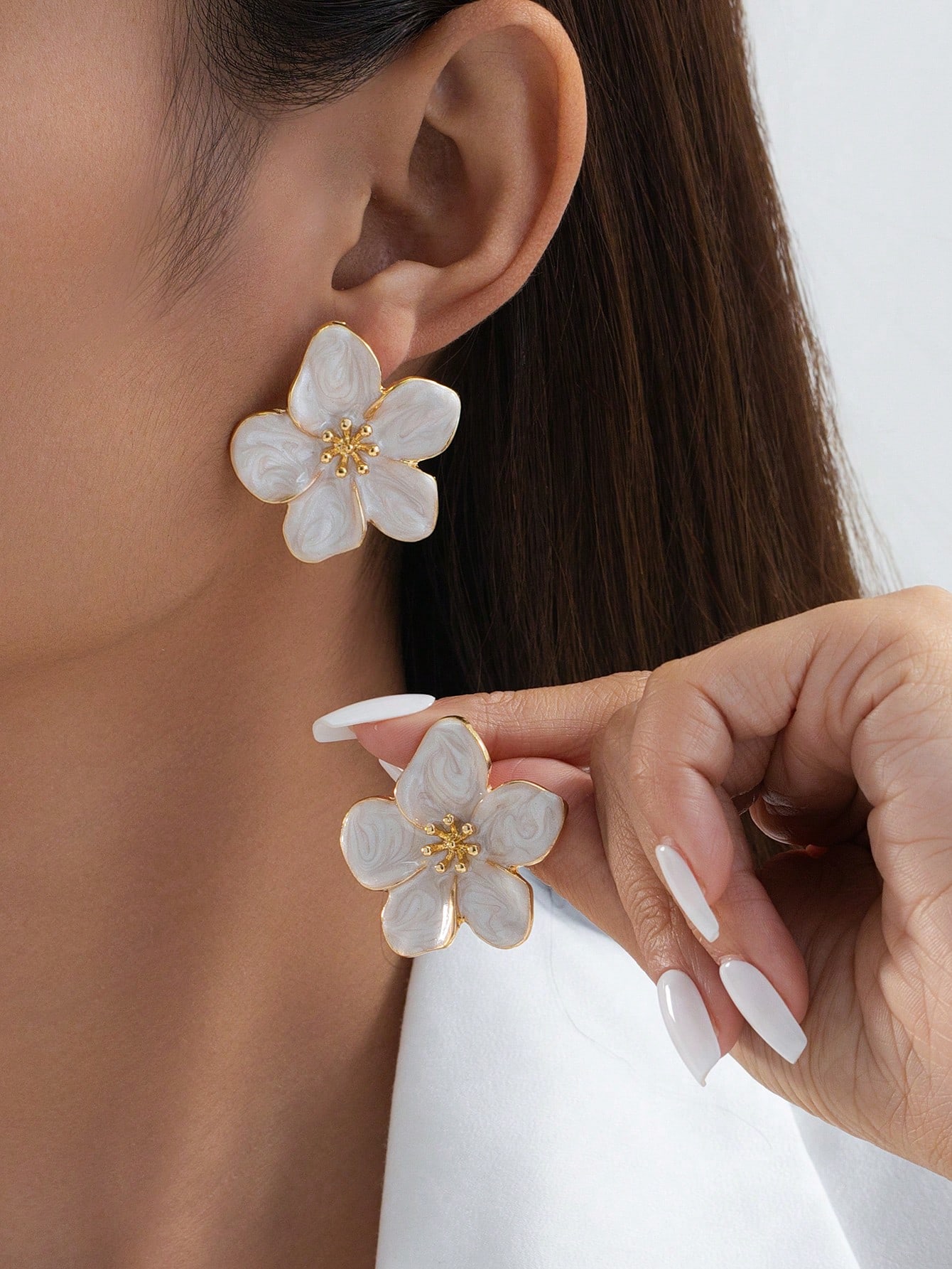 Ladies' earrings cloud drip oil flower shaped earrings