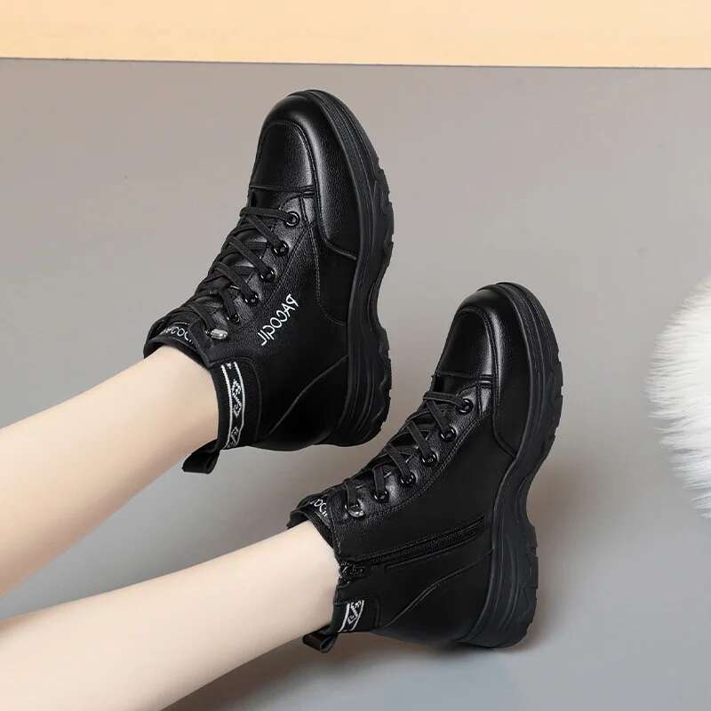 2025 New Women's High Top Black Lace Designer Fashion Flat Heel Boots Thick Bottom