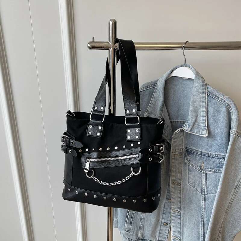 Gothic Style High-capacity Splicing Leather Women's Bags Personality Retro Design of Chain Buckle Single Shoulder Crossbody Bag