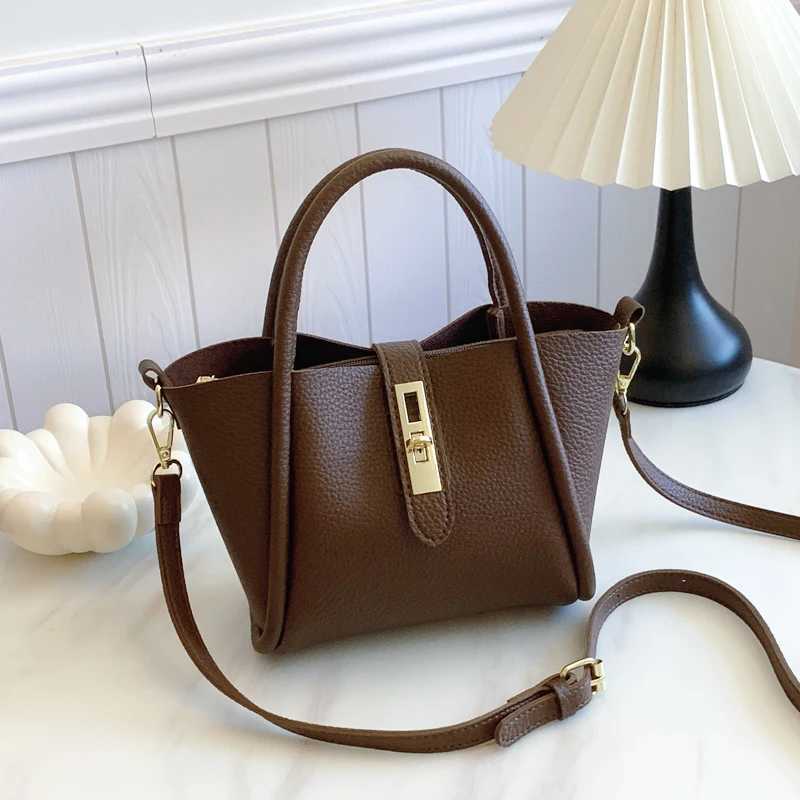 FI new large capacity shoulder bag high-end womens handbag FI niche casual handbag womens cross bagXJ250412