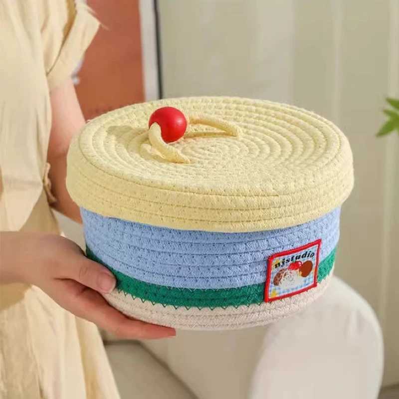 Ins Style Woven Storage Basket Dopamine Color Round Sundries Organizer With Lids Desktop Cosmetic Storage Basket Dorm Ro Decor Y251112