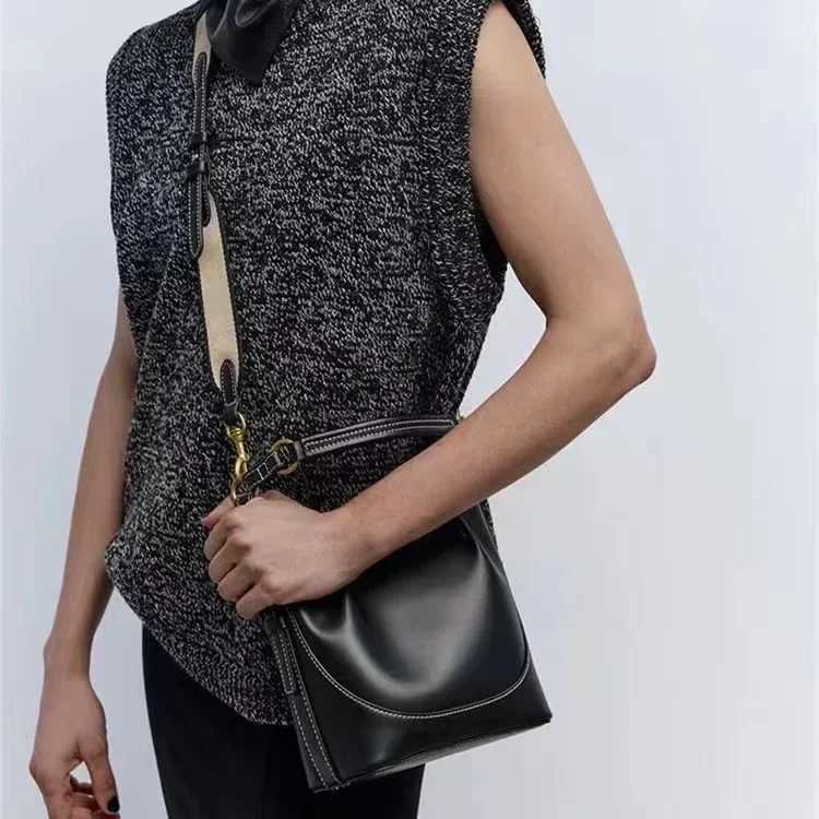 2024 New ZA Womens Brown Folded Binding Mouth Carrying Bucket Wide Shoulder Strap Cross Body Bag Womens Full MahXJ250412