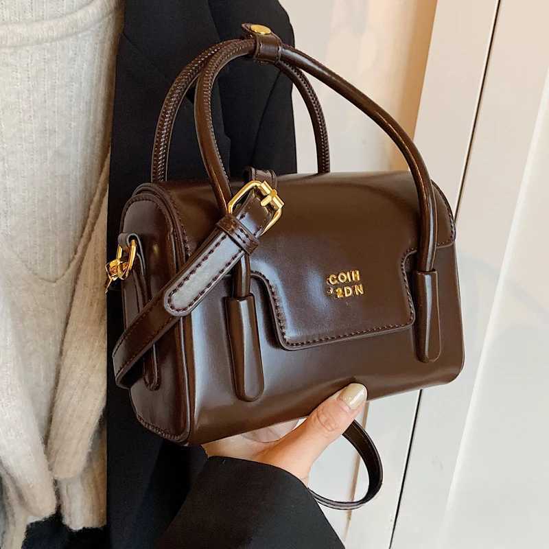 Luxury designer lock oil PU leather womens handbag cross body bag flip cover handbagXJ250412