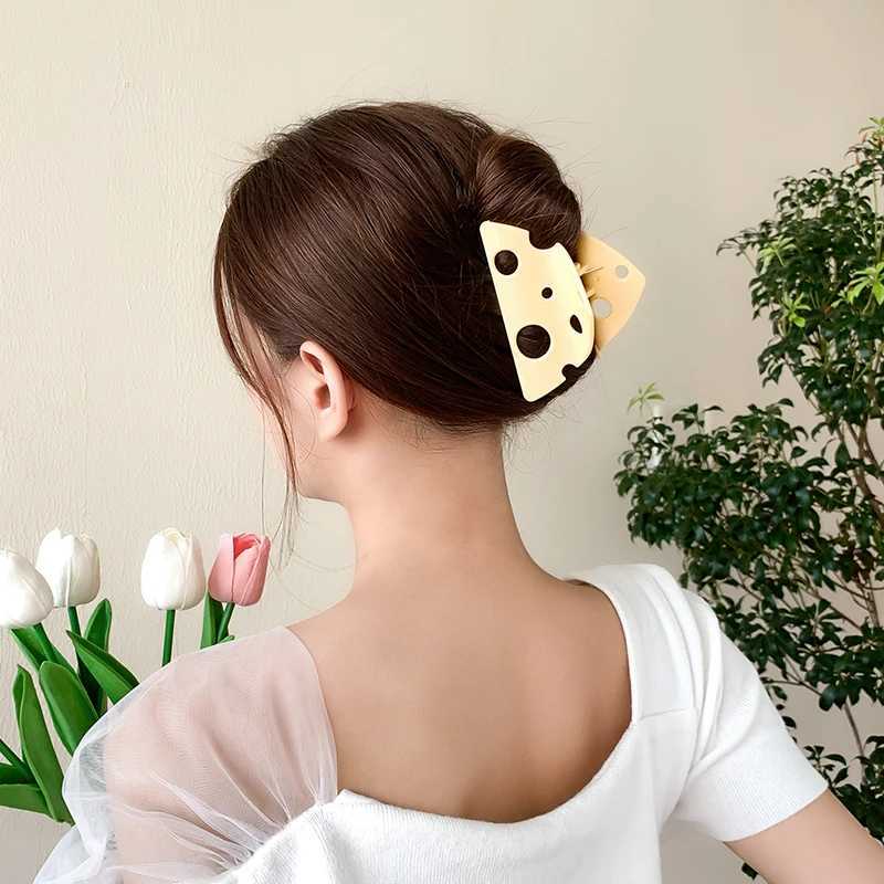 New Solid Color Acrylic Cheese Hair Clips Elegant Women Korean Style Hairpin Funny Food Shark Cawl Clip Girls Hair Accessories Y2504012