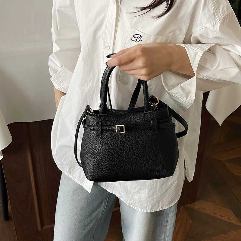 Womens Fashion Shoulder Bucket Bag PU Leather Retro Bucket Cross Body Bag Adjustable Shoulder Strap Luxury Sahel Bag Womens Date BagXJ250412