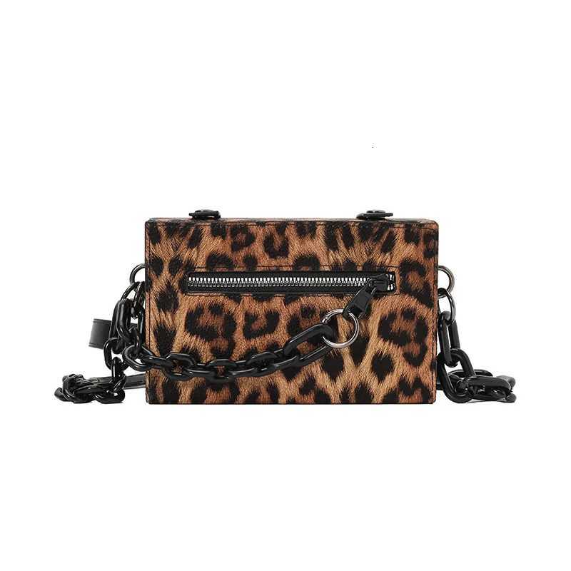 New 2025 Korean Chain Shoulder Bag for Women Minimalist Shoulder Crossbody Purse Fashionable Handbag GiftW251112