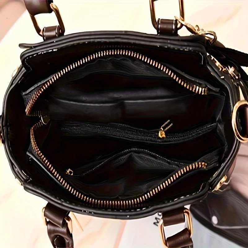 Simple and Casual 2025 New Retro Womens Mini Handbag Color Contrast Crossbody Bag Fashion PU Leather Square WalletT2511112