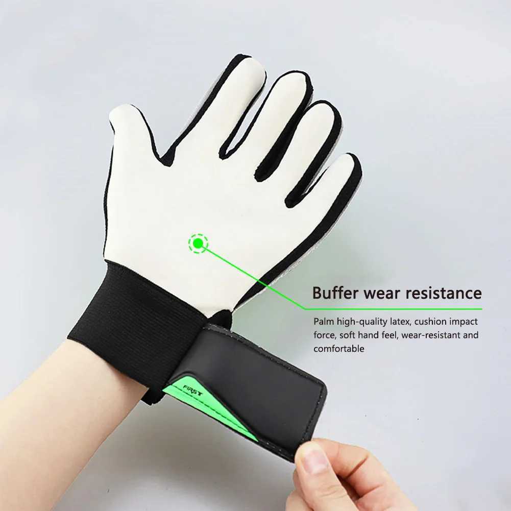 2 pairs of childrens soccer goalkeeper gloves breathable soccer goalkeeper gloves protective soccer training glovesXJ250412