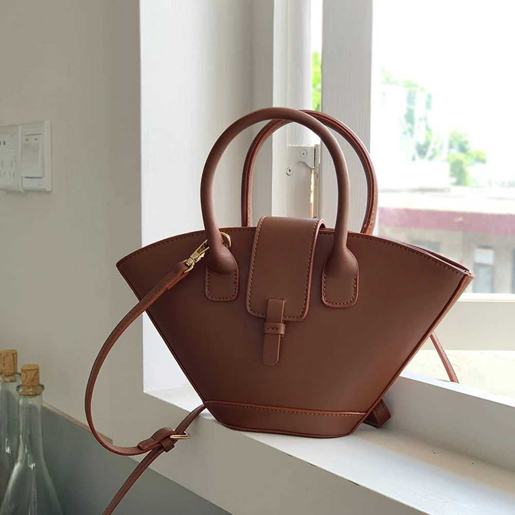 Luxury designer shoulder bag large capacity Fi handbag trapezoidal fashion cross shaped bag fan-shaped bucket bagXJ250412