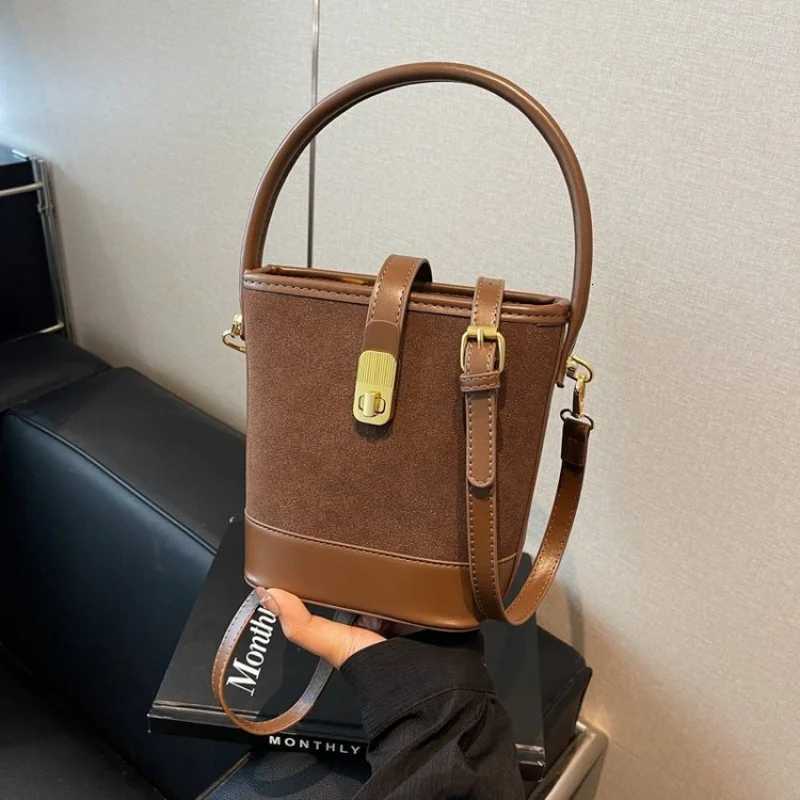 Stylish Vintage Crossbody Handbag For Women With Leather Finish And Large Capacity For Business CommuterW251112