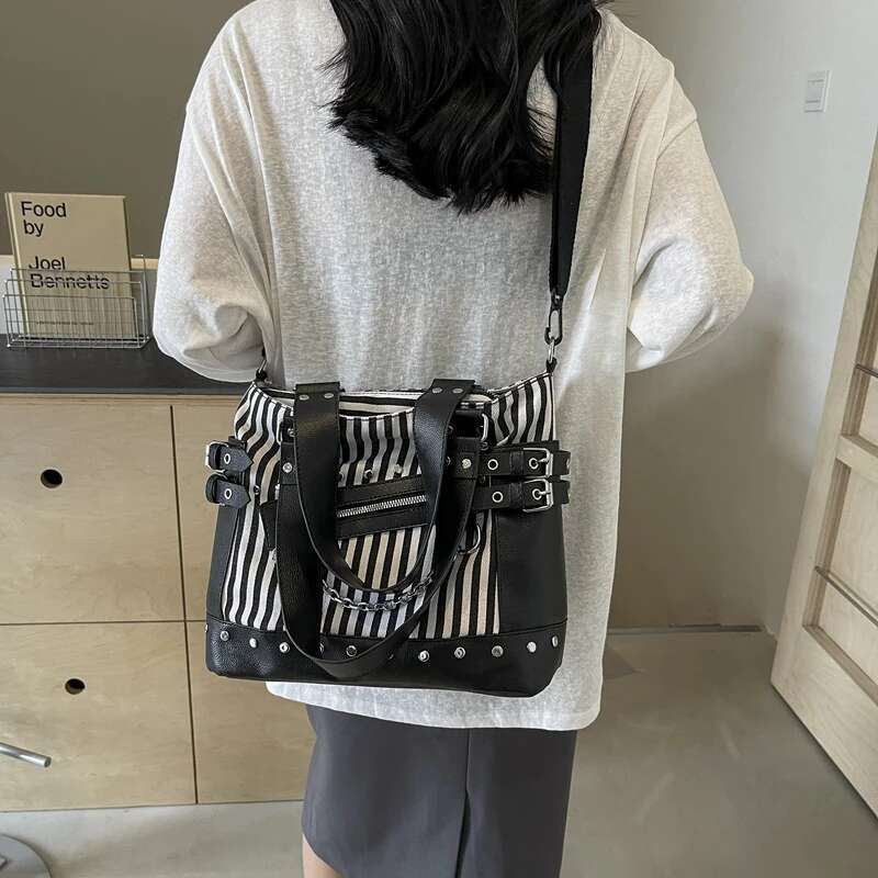 Gothic Style High-capacity Splicing Leather Women's Bags Personality Retro Design of Chain Buckle Single Shoulder Crossbody Bag