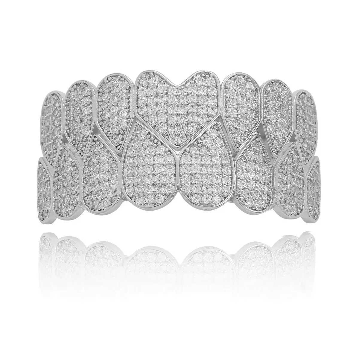 Hiphop Rock Iced Out 5A Zircon Heart Shaped Grillz Suitable for Women Top and Bottom Cubic Zirconia Grill Set Dental Jewelry Wholesale W250412
