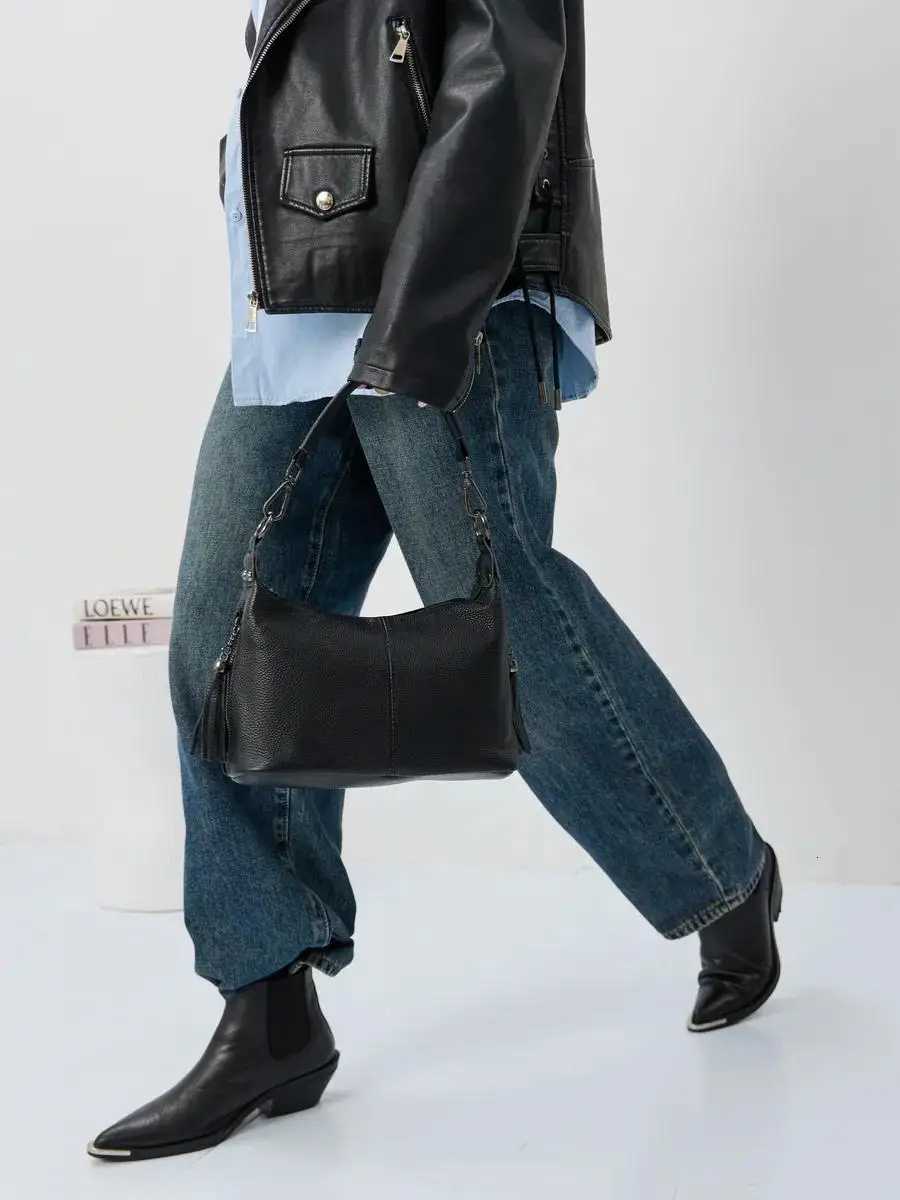 New Genuine Leather Womens Bags Fashion Tassel Womens Handbags Crossbody Bags Solid Colours Satchel Large CapacityT2511112