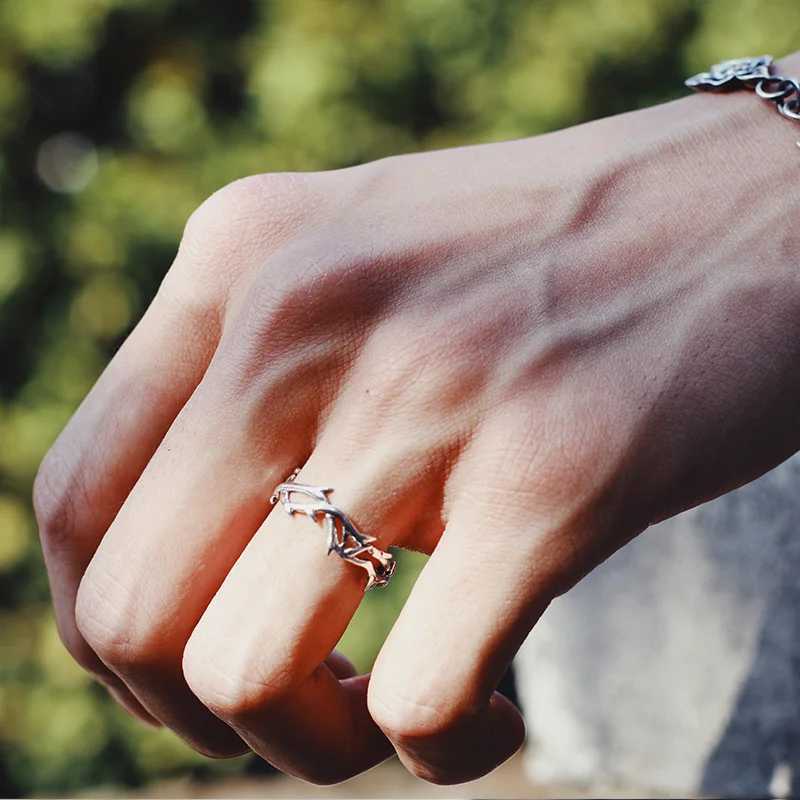 Retro Ins style adhesive mens and womens rings with branches thorns couple ring gifts fashion and personalityXJ250412