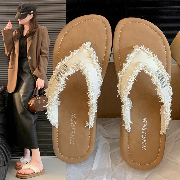 Women's 2025 summer new trend flip-flops soft soles to wear casual style seaside niche flat non-slip thick soles flip-flops