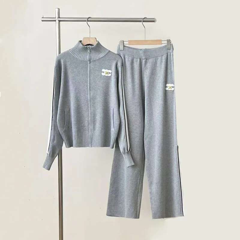 2024 Slim Fit Knitted Two-Piece Sports Style Zipper Top And Wide Leg Pants Multifunctional High-End Set New Repair