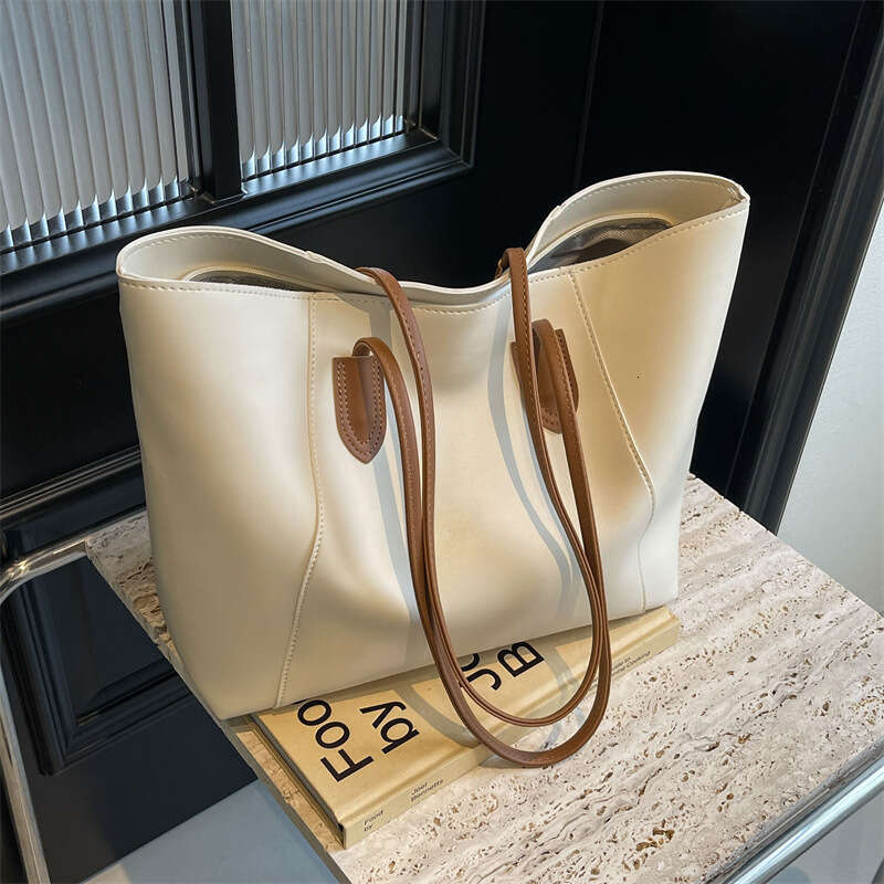 This Year's Trendy Bags for Women New Spring Commuting Stylish Textured Shoulder Large Capacity Tote Bag Purse Large Capacity Sac