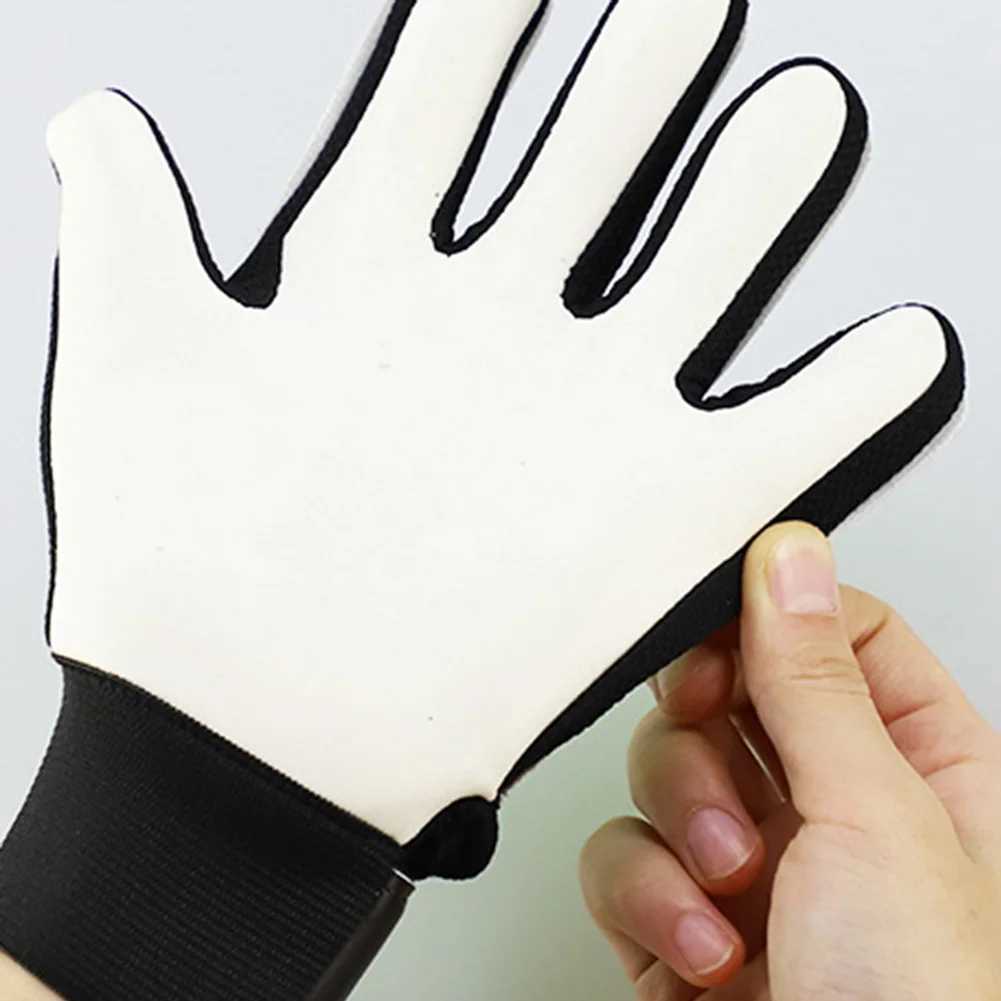 2 pairs of childrens soccer goalkeeper gloves breathable soccer goalkeeper gloves protective soccer training glovesXJ250412