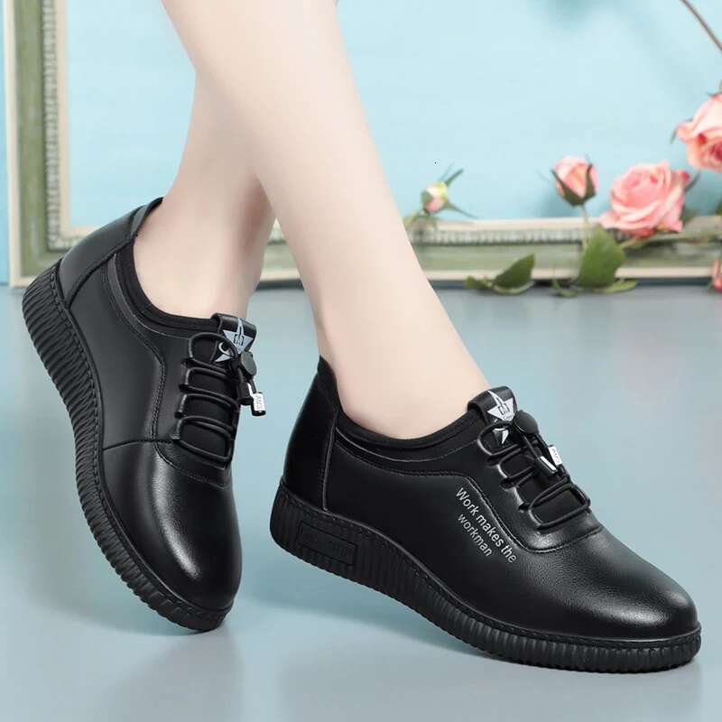 2025 new retro running women's non slip lightweight student casual sports soft leather sole designer fashionable low top shoes