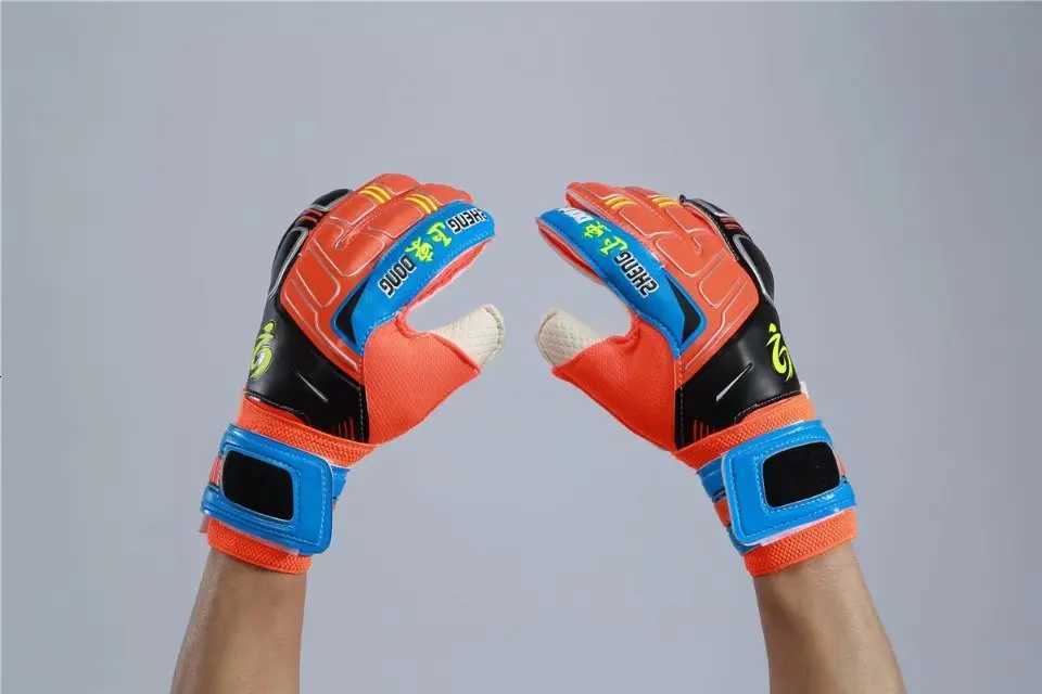 Goalkeeper gloves with finger protection Professional kids youth goalkeeper gloves Football Gloves Soccer Goalie Training GlovesW251112