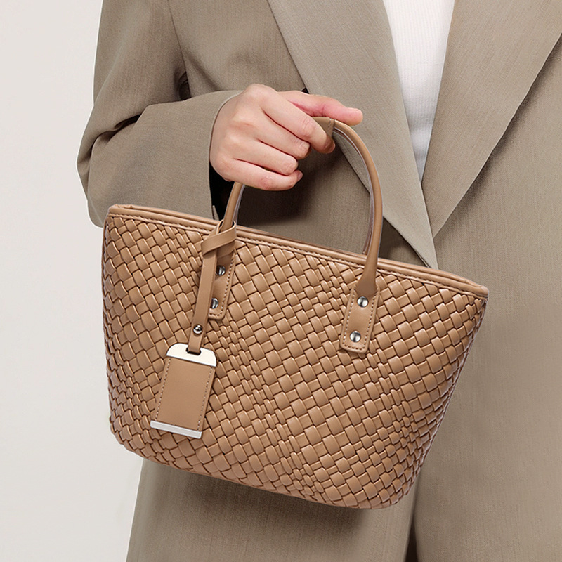 Woven Bag Women's Vintage Fashion Large Capacity Tote Bag Designer Single Shoulder Crossbody Tote Bag