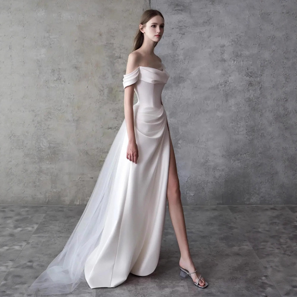 One shoulder light wedding dress, bride's satin dress, French retro outdoor veil, high-end light luxury temperament welcome evening dress