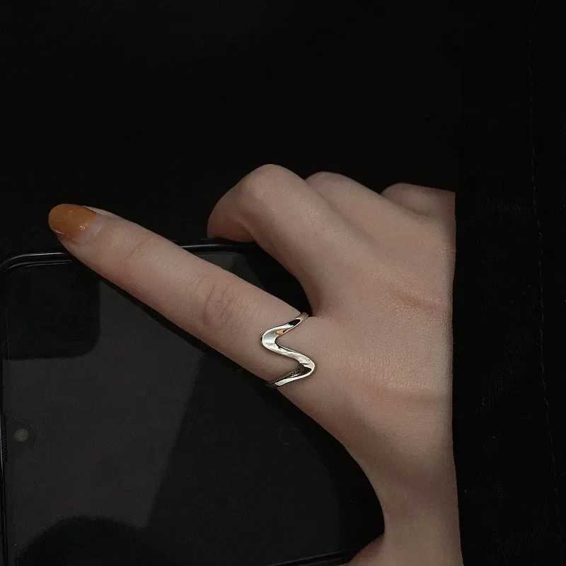 Retro geometric wave ring suitable for women stainless steel gold adjustable rock ring aesthetic wedding jewelry bijoux giftXJ250412