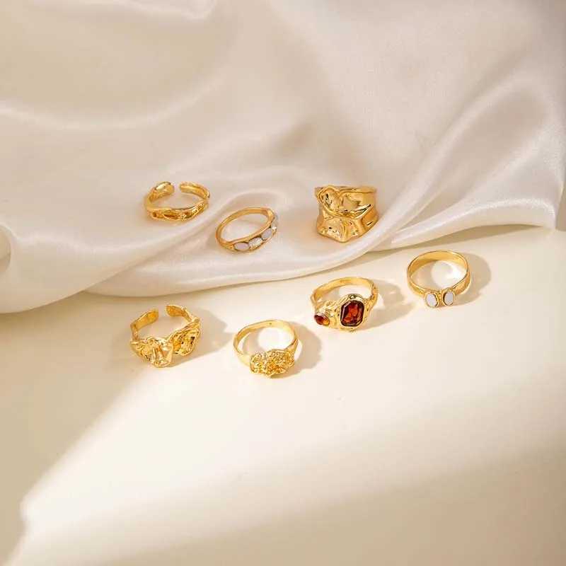 Retro gold irregular ring set for women fashionable metal zircon geometric pattern ring couple jewelry decorationXJ250412