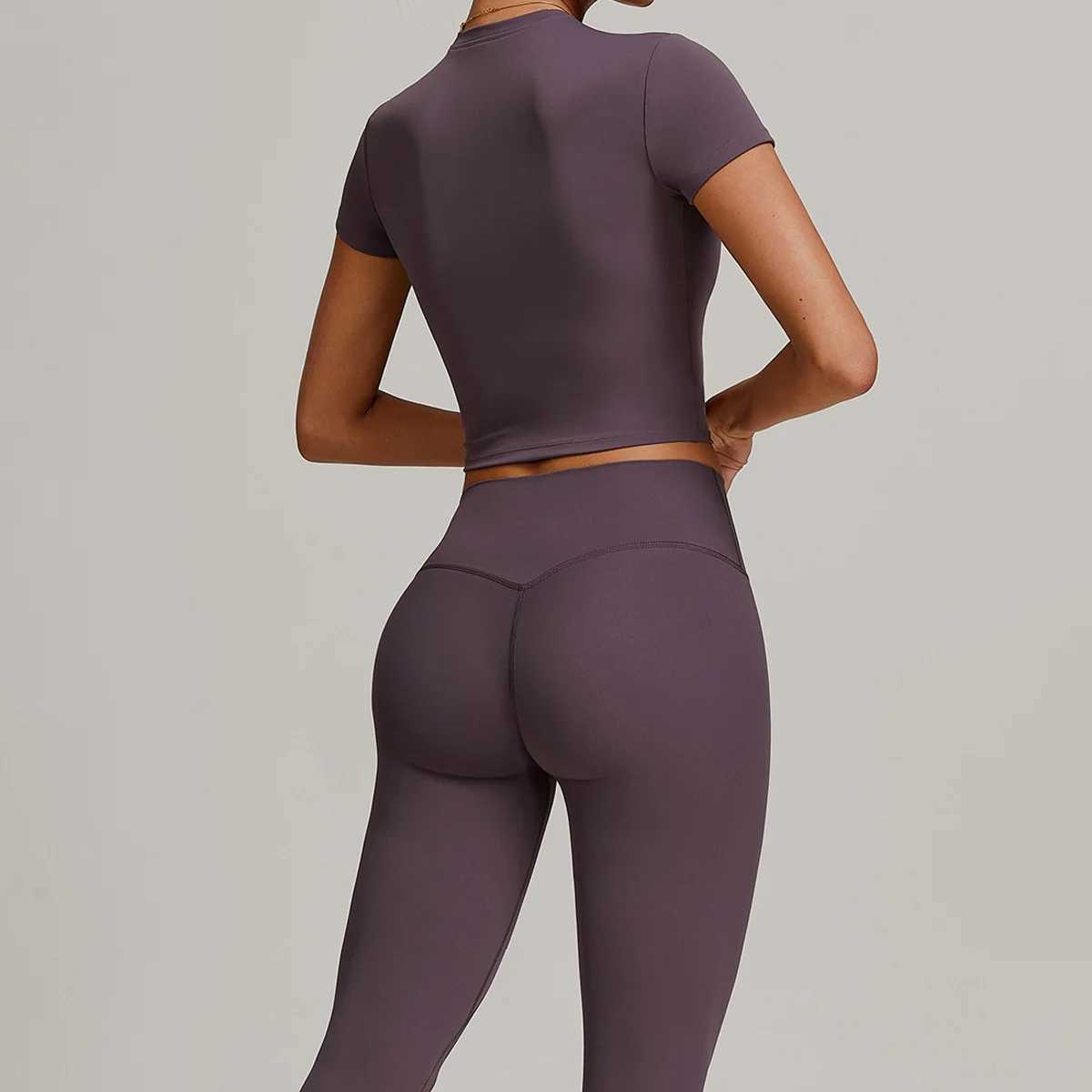 Womens Sportswear Yoga Set 2PCS Tracksuit Running Workout Sports Gym Legging Fitness Athletic Wear Short-sleeved shorts suit J251112