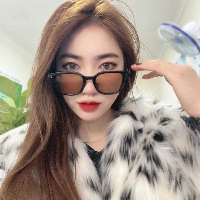 Fashion Square Sunglasses Women Clear Ocean Lens Shades UV400 Men Retro Rivets Decoration Orange Pink Sun Glasses Gafas De SolC250411