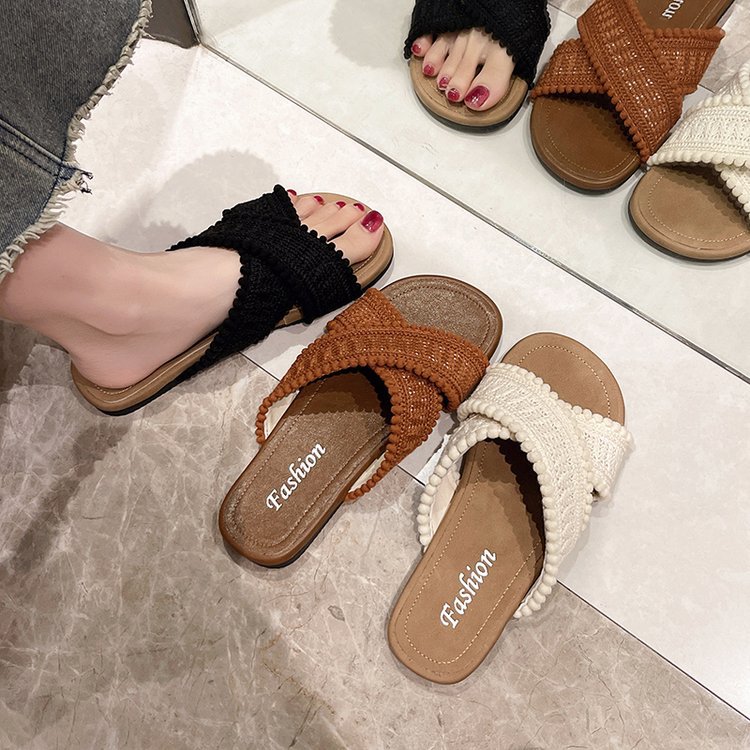 Ladies 2025 summer new fashion good-looking all ethnic wind sandals outdoor non-slip retro woven cross flat shoes beach shoes