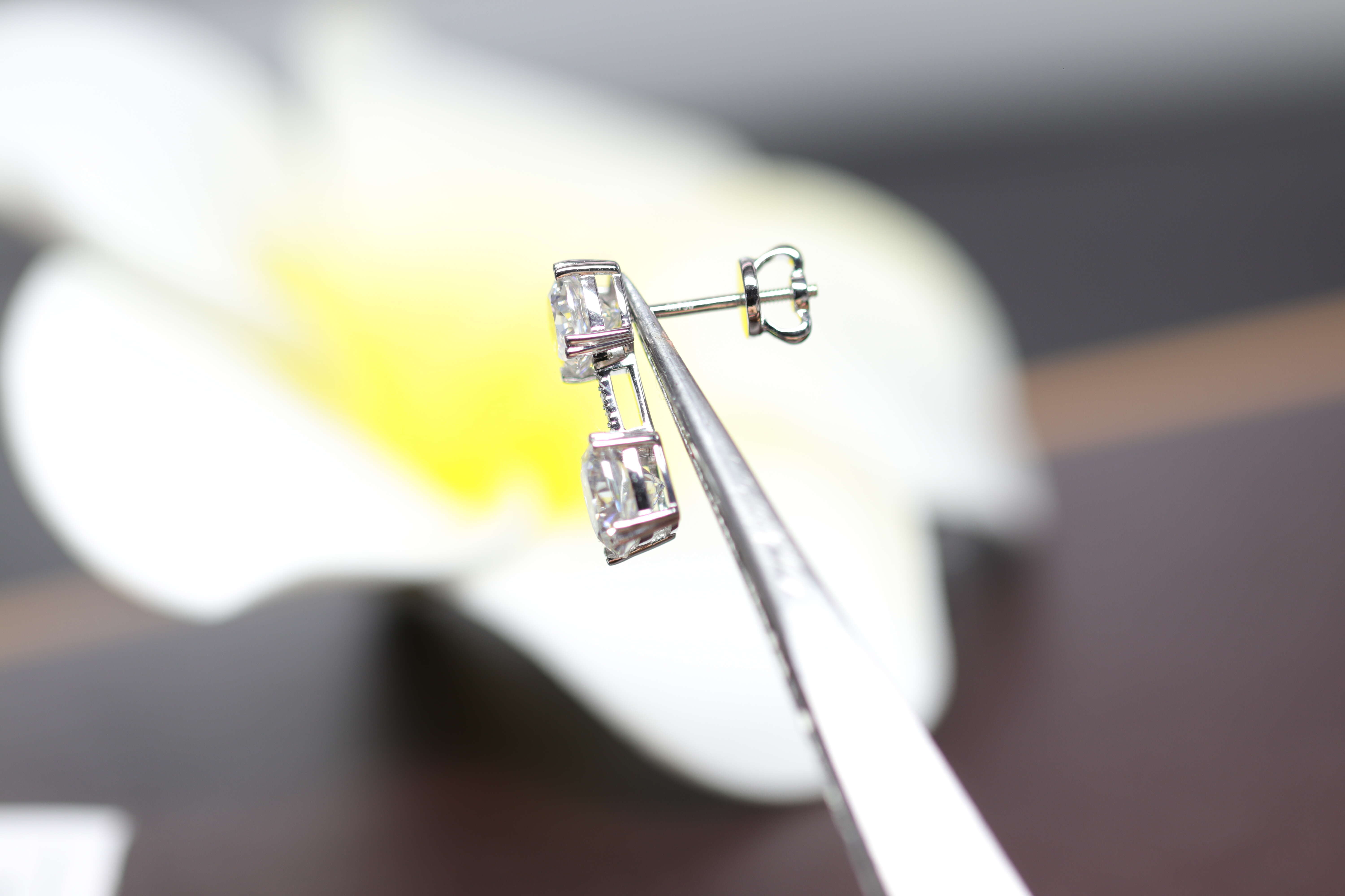 Fashion Earbob Jewelry 18k Real Gold Setting with D Colour Cushion Cut Diamond Moissanite Hoop Earrings Studs