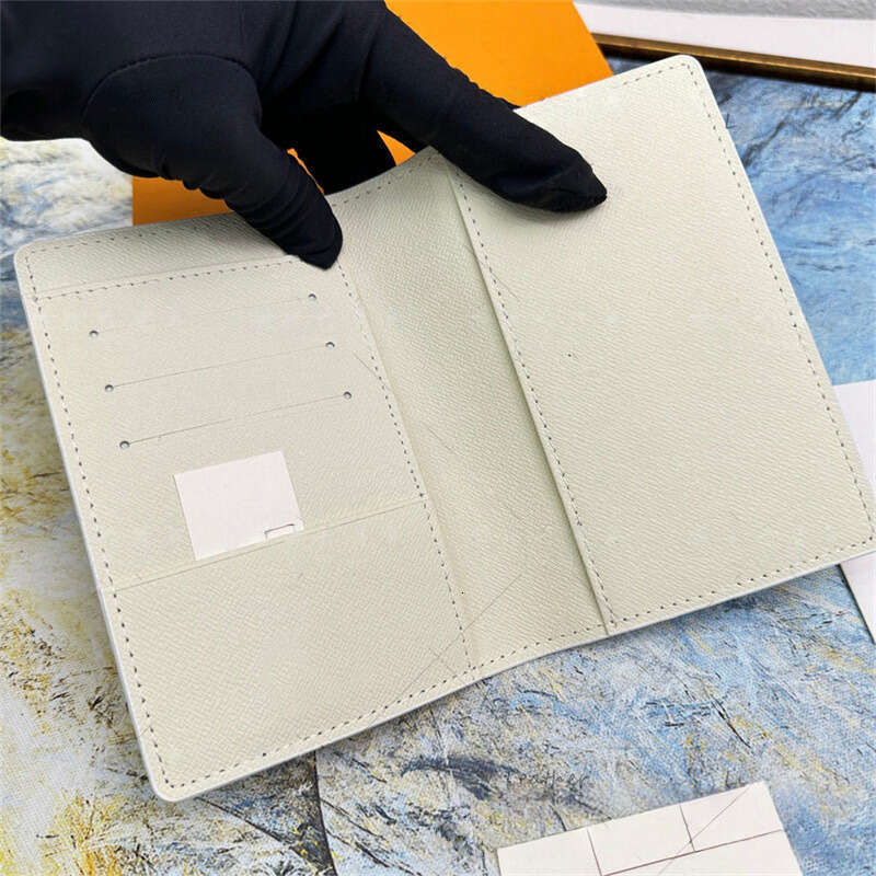 Holder Designer High quality Classic Card Holder credit card wallets passport COVER fashion temperament Women Wallet Unisex Passport Book Fold Wallet 