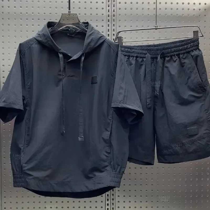 Mens loose lightweight breathable T-shirt set with product style pockets fashionable and casual sports hoodie short sleeved two-piece designXJ250412