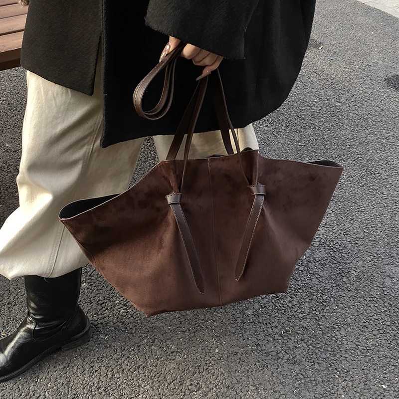 Light Luxury Fi Casual Large Capacity Womens Tote Bag 2025 Spring New Advanced Sense Versatile Commute Shoulder BagXJ250412
