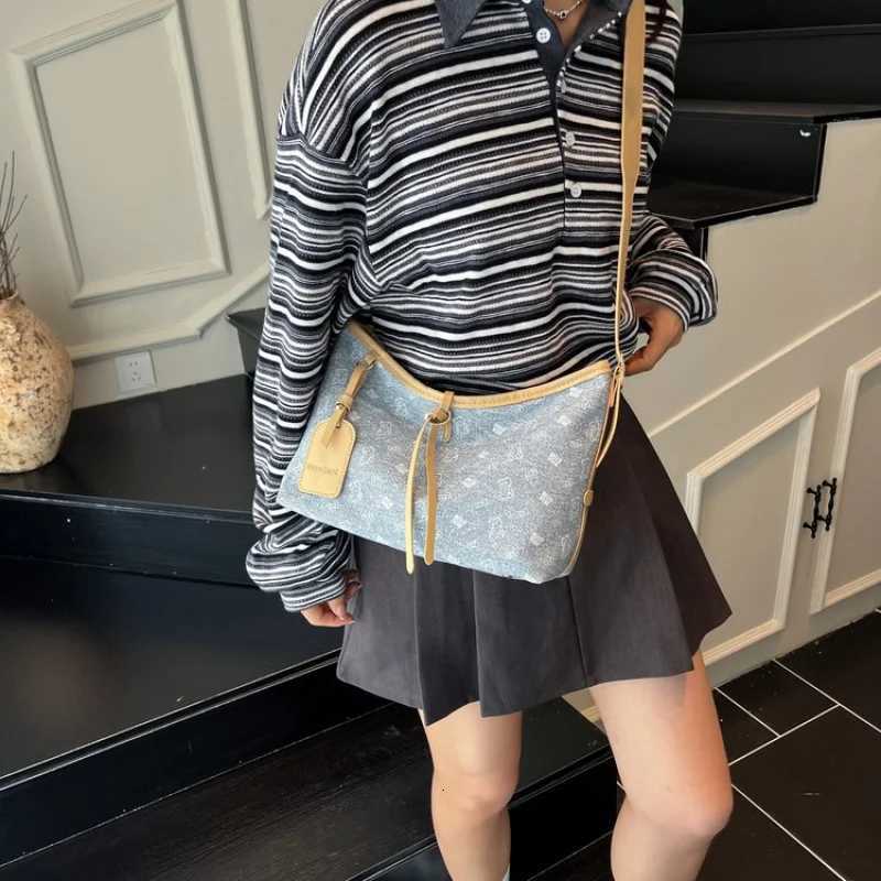 Vintage Inspired Drawstring Bag For Ladies With Soft Unlined Leather And Simple Minimalist CharmW251111