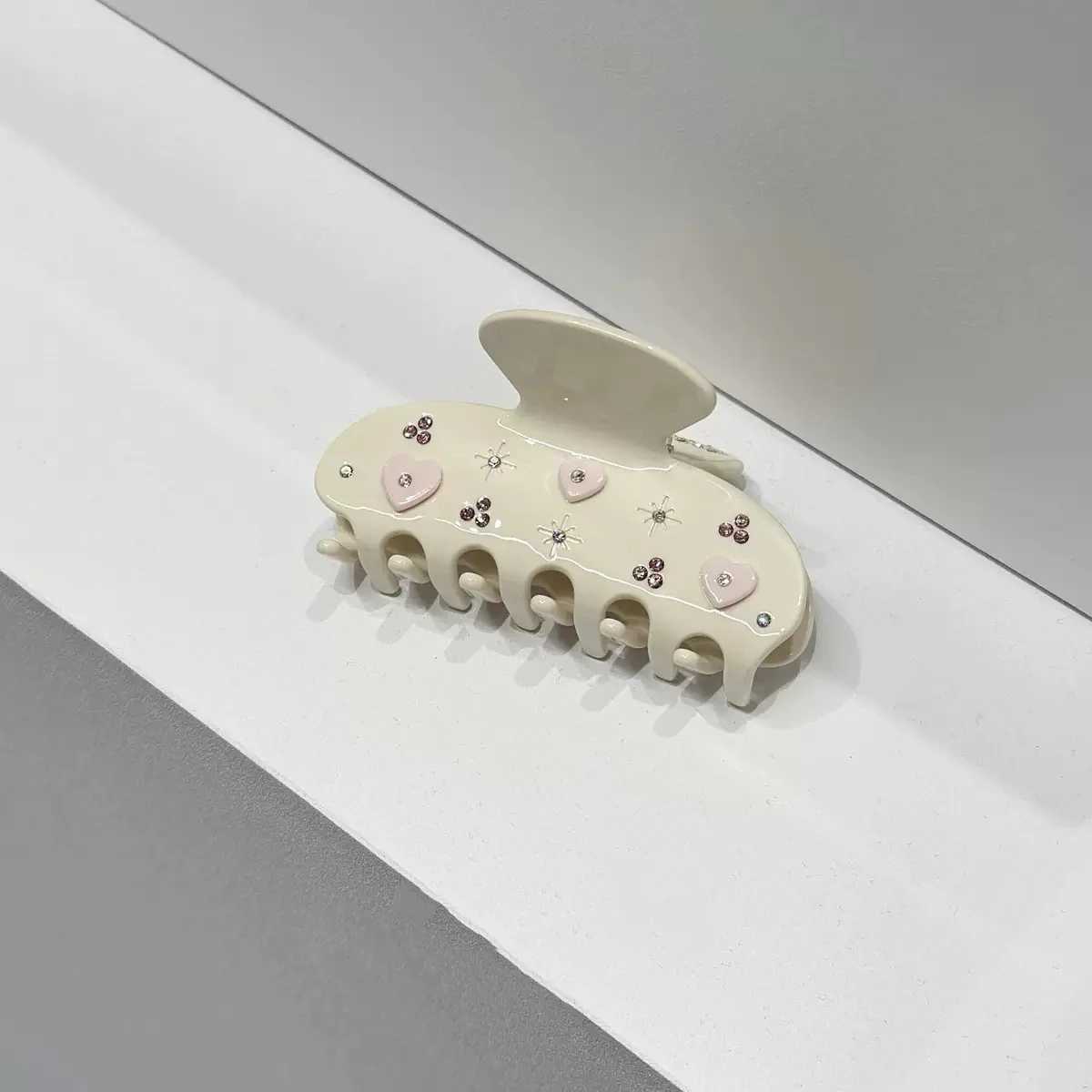 Crystal heart-shaped hair accessory beach style hair clip retro claw clip summer rhinestone hair clip Y2504012