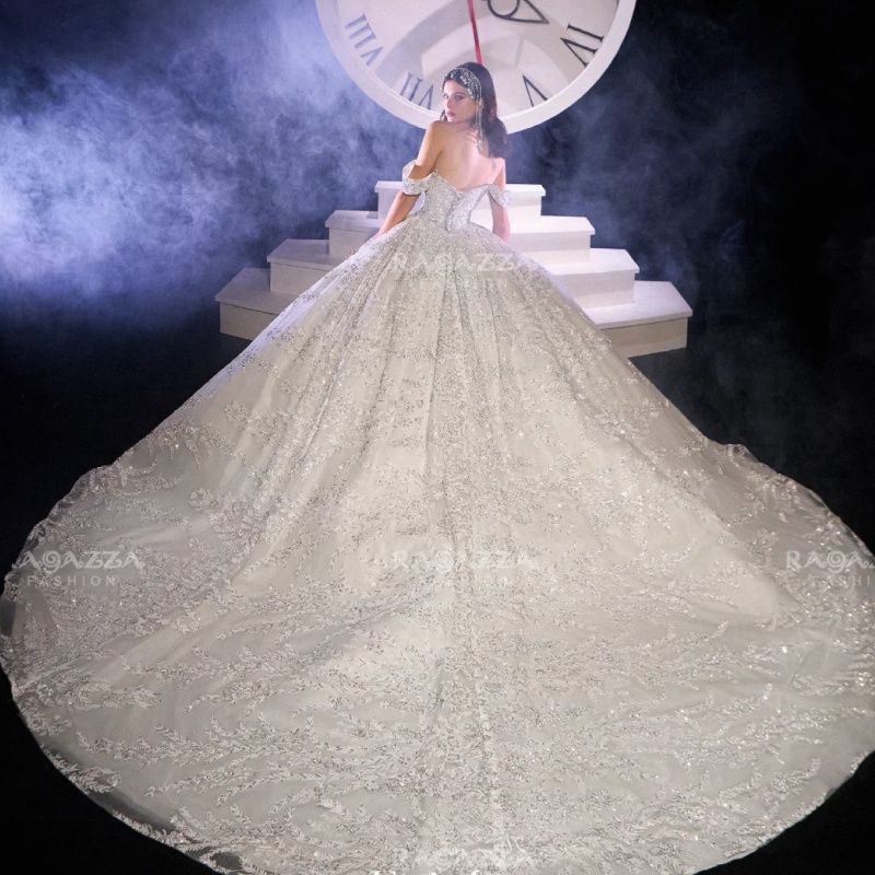 Light Gray Quinceanera Dresses Off Shoulder Ball Gown Sweet 16 Dress Applique Lace Beads Tull Birthday Party Vestidos 15 De Anos
