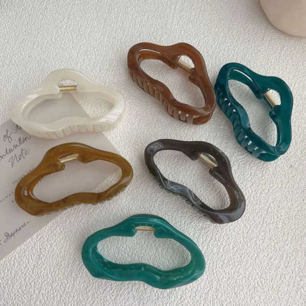 Elegant cloud hollow hair clip womens jelly acrylic hair clip plastic irregular barrel hair clip Y2504012