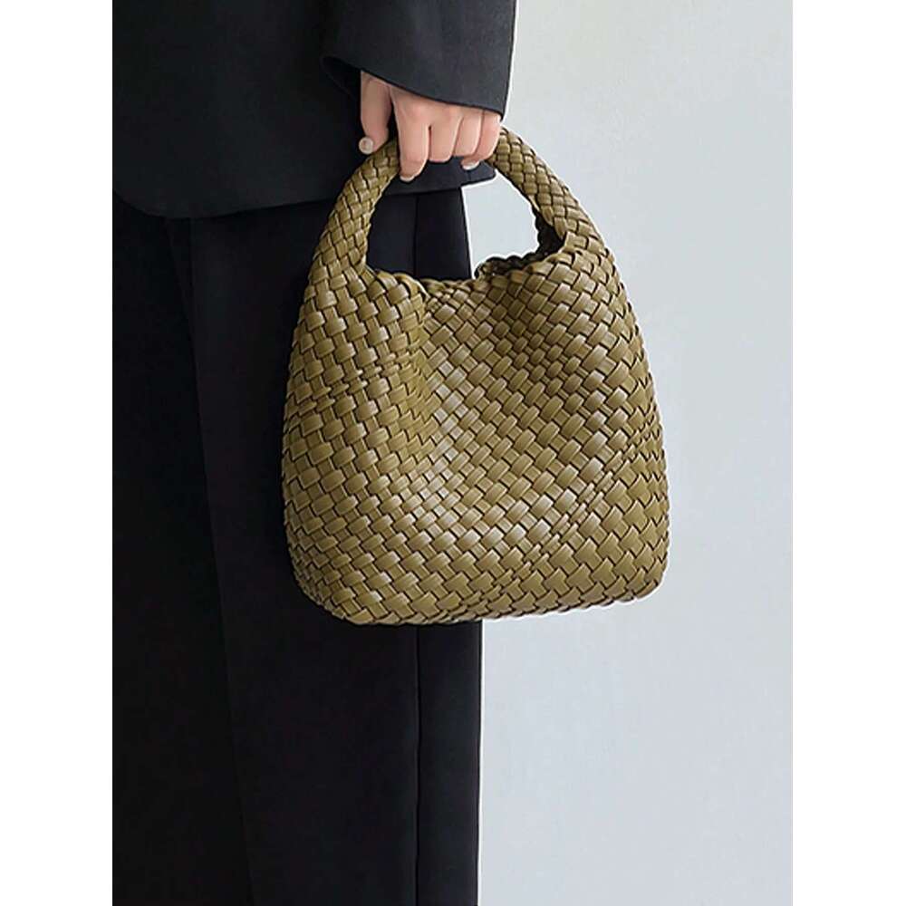 New Portable Fashionable Niche Design Woven Handbag Bucket Shoulder Armpit Simple Retro Style Bag Commuting To Work Whit