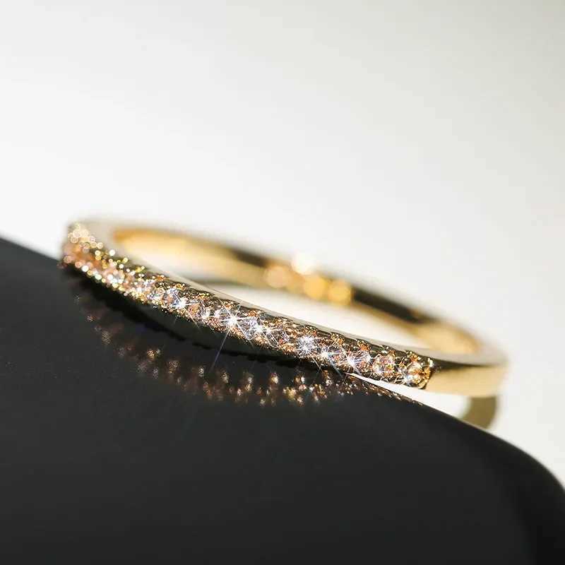 2025 New Minimalist Womens Wedding Thin Ring Bright Cube Zircon High Quality Versatile Womens Finger Ring JewelryXJ250412