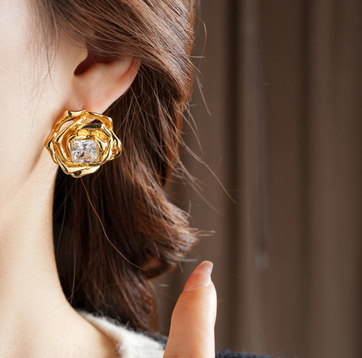 zircon flower earrings with European and American style high-end womens earrings model 250409